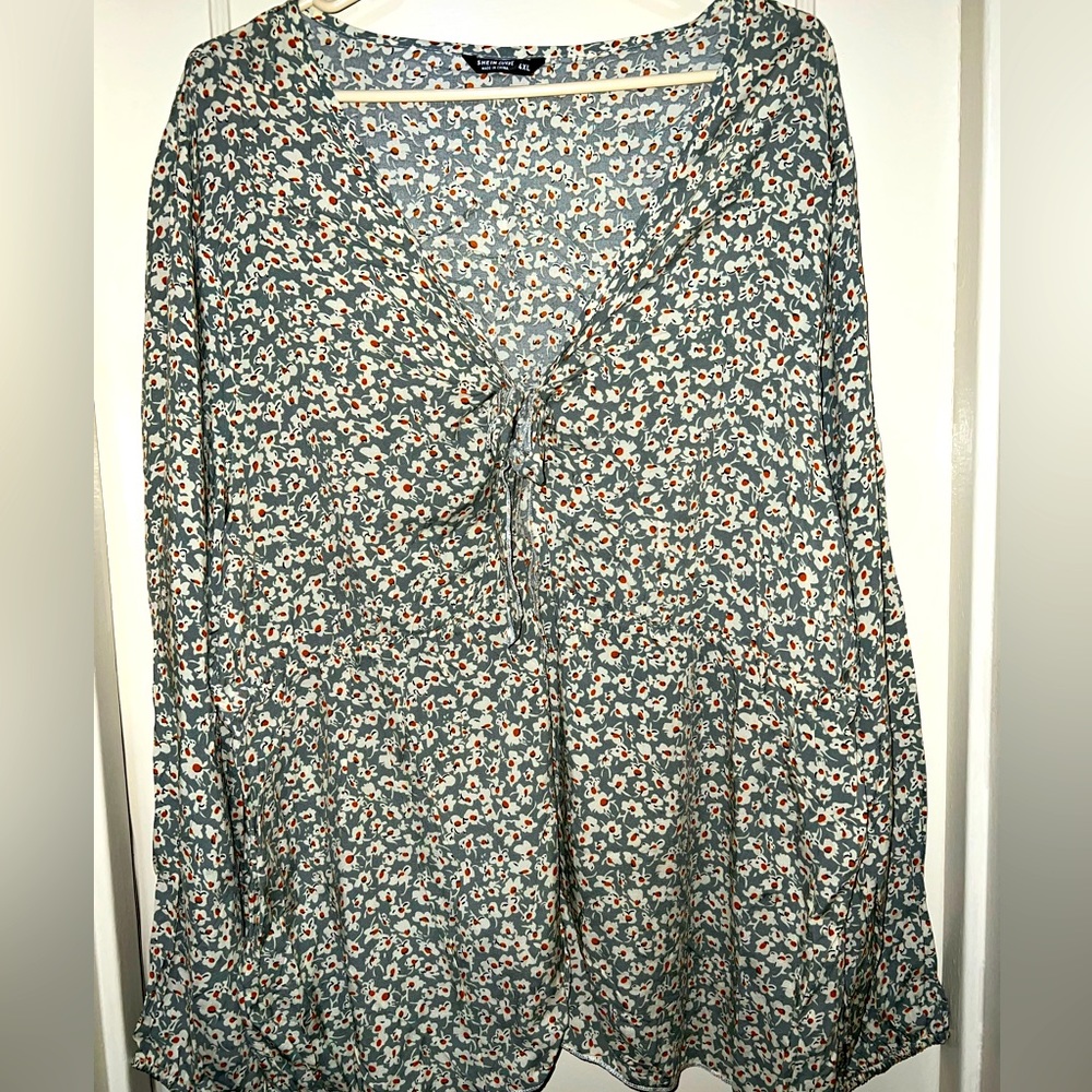 New SHEIN curve light green blouse with white flowers size 4x